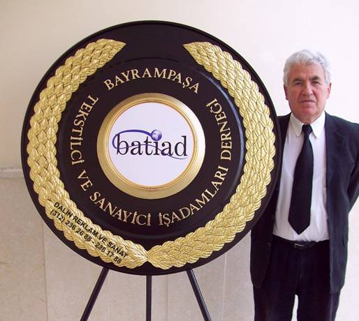 TEKSTİLCİ İŞADAMLARI DERNEĞİ ÇELENK SİYAH KABARTMA